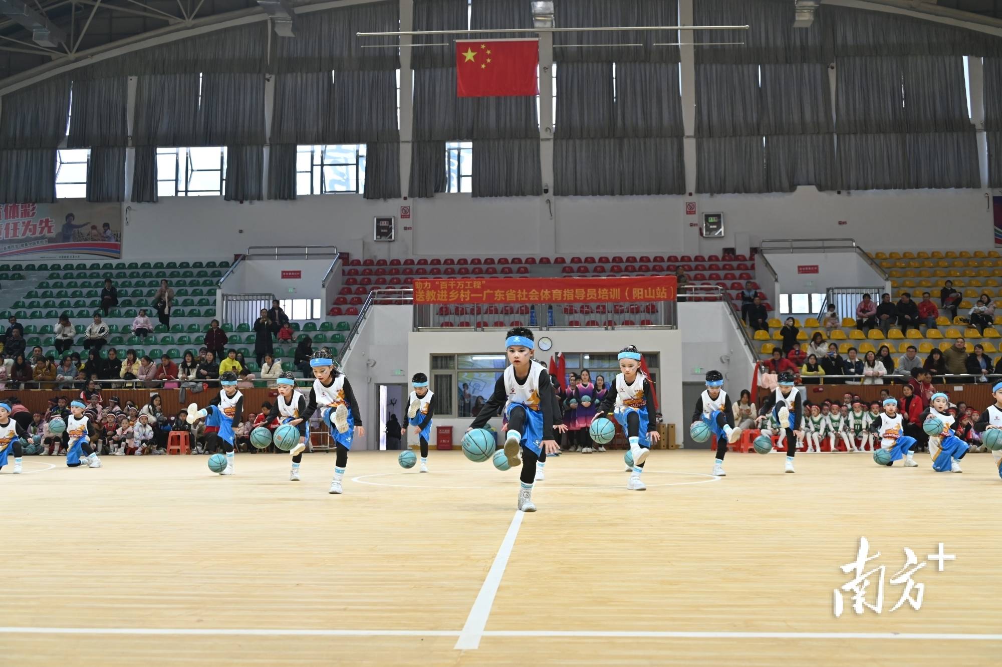 “青春新力量”全国青少年篮球文化交流在上海成功举办,推动行业合作 “青春新力量”全国青少年篮球文化交流在上海成功举办,推动行业合作