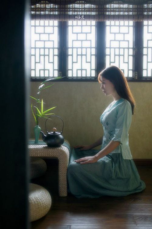 佛罗伦萨险胜卡利亚里,主场球迷欢呼,佛罗伦对卡利亚