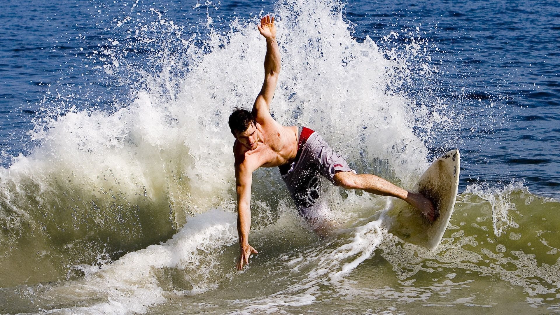 湖人大胜勇士,常规赛中詹姆斯砍下三双统治全场,湖人将对战勇士詹姆斯